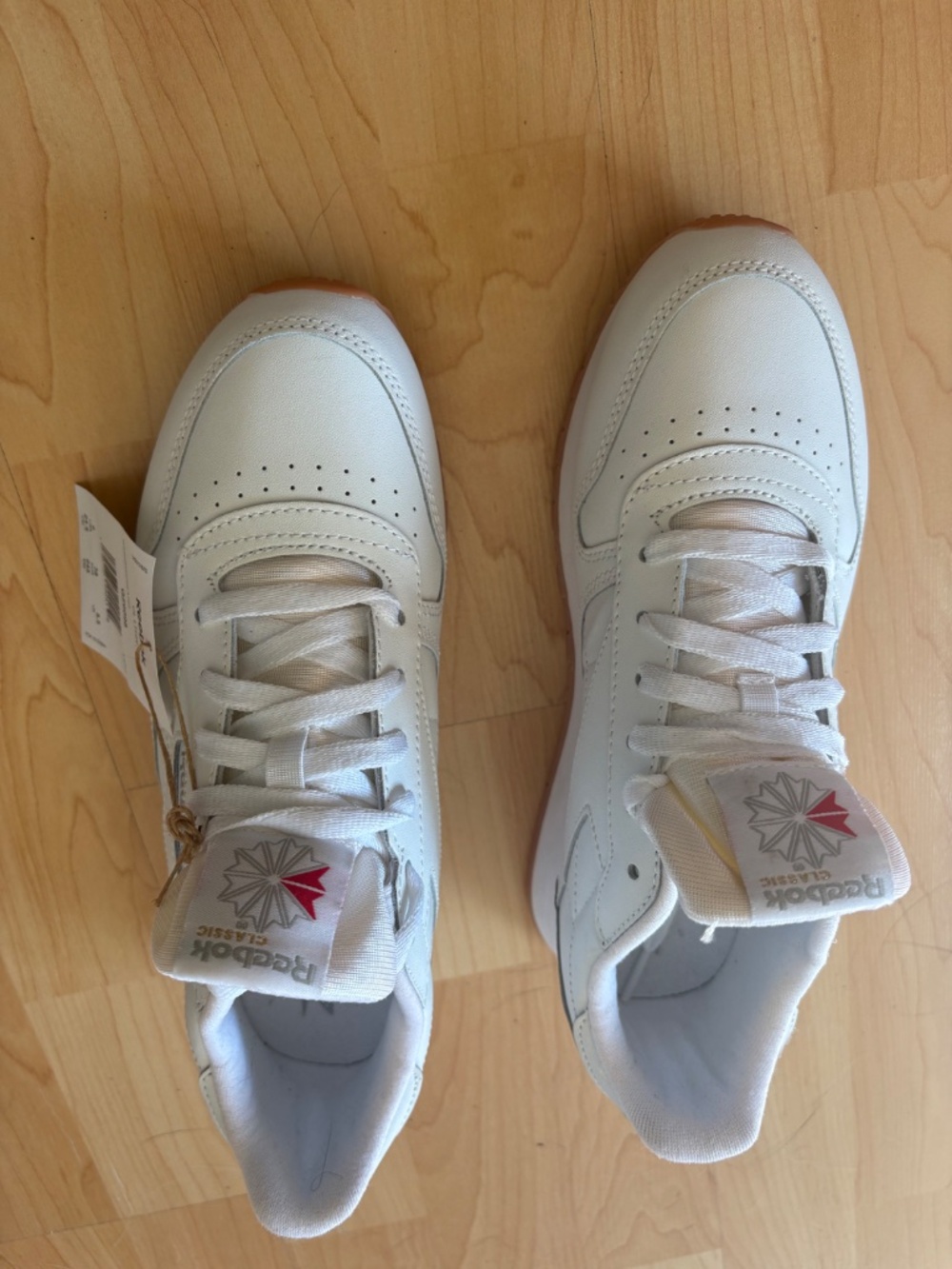 NWT Reebok classic sneaker - Picture 5 of 5